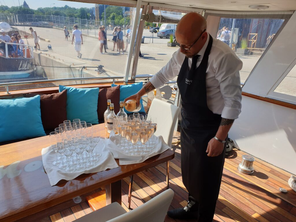 Eksklusiivsed elamused merel – peolaev Mojito viib sind Tallinna lahele unustamatule firmaüritusele, afterwork'ile või stiilsele suvepeole